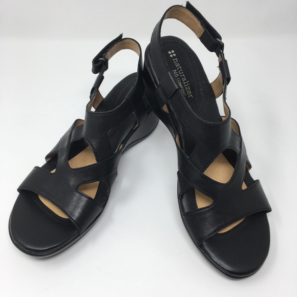 naturalizer black sandals
